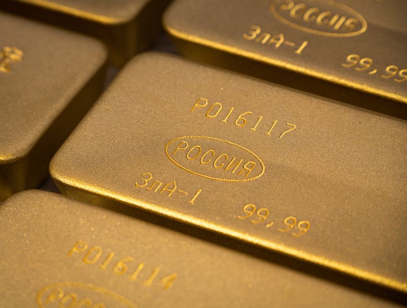 © Reuters. FILE PHOTO: A view shows ingots of 99.99 percent pure gold in a workroom during production at Krastsvetmet precious metals plant in the Siberian city of Krasnoyarsk, Russia, May 23, 2024.  REUTERS/Alexander Manzyuk/File Photo